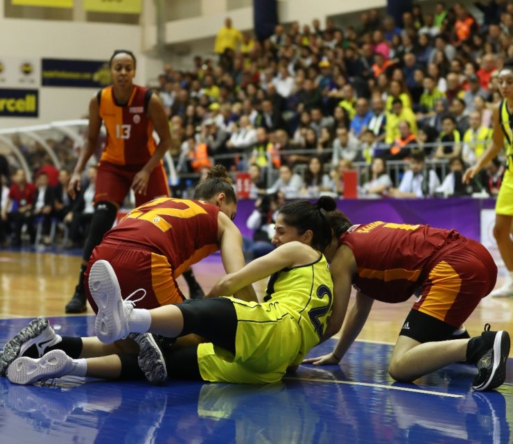 Derbide Kazanan Fenerbahçe