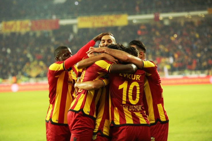 Aslan Zirveyi Bıraktı