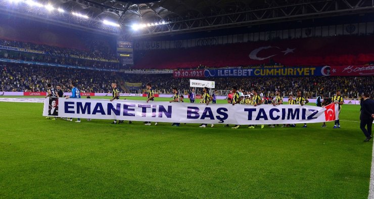 Fenerbahçeli Futbolcular Cumhuriyet Bayramı’nı Kutladı
