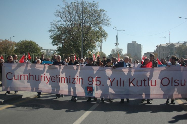 Chp’liler Anıtkabir’e Yürüdü