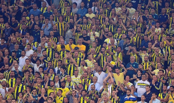 Fenerbahçe Taraftarı Ersun Yanal’ı İstiyor