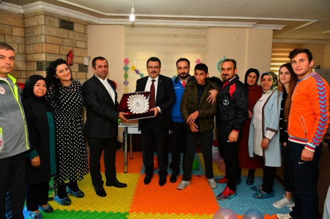 Engeline Rağmen Yılmadı Ve Kazandı