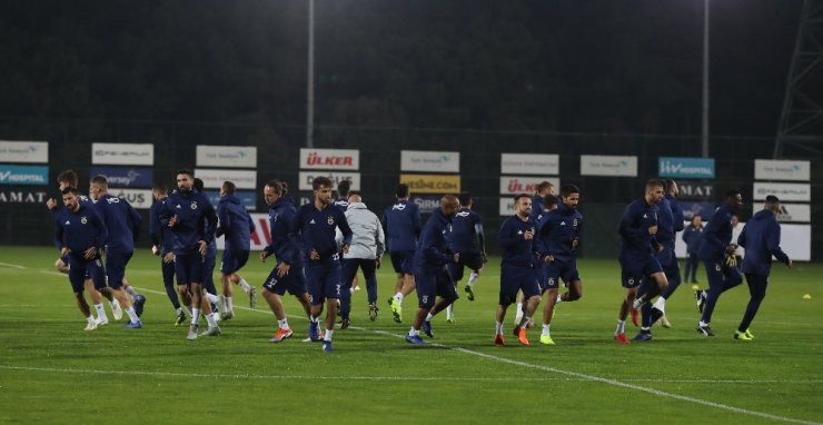 Fenerbahçe Kampa Girdi