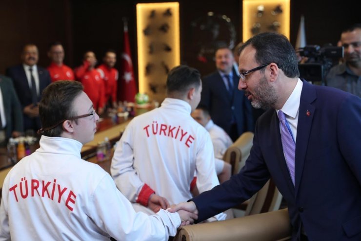 Bakan Down Sendromlular Futsal Milli Takımı İle Buluştu