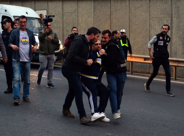 Fenerbahçeli Taraftarlar Gözaltına Alındı