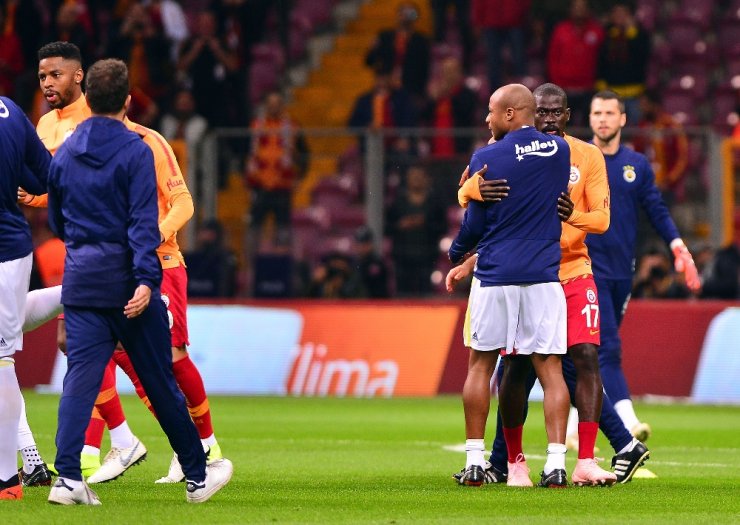 Derbide Donk İle Ayew Arasında Gerginlik