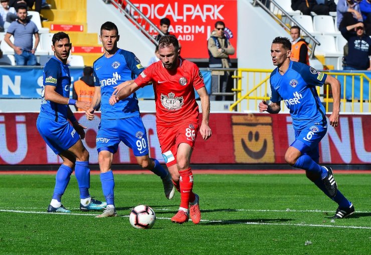 İlk Yarıda Golü Beraberlik