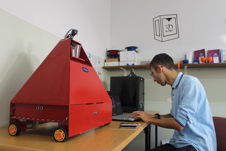 Türk Öğrencinin Robotu 386 Proje Arasında Birinci Oldu