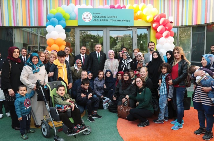 Erdoğan Özel Çocuklarla Şarkı Söyledi