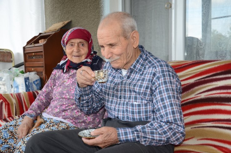 Erdoğan Aşığı Yaşlı Çift