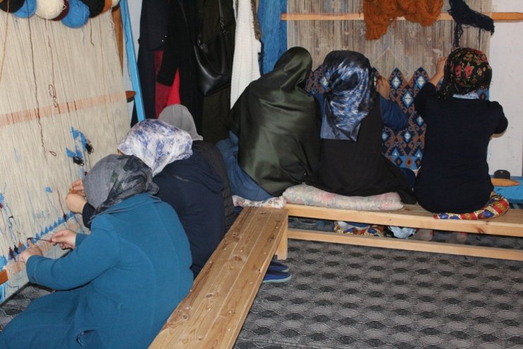 Kilim Dokuma Geleneği Canlı Tutuluyor