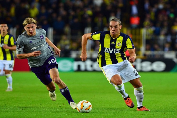 İlk Yarı Sessiz Bitti