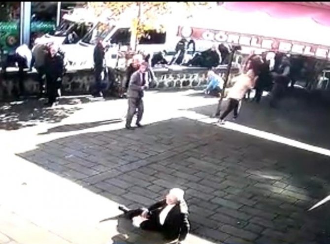Cami Avlusundaki İnfaz Anbean Güvenlik Kamerasına Yansıdı