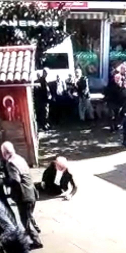 Cami Avlusundaki İnfaz Anbean Güvenlik Kamerasına Yansıdı