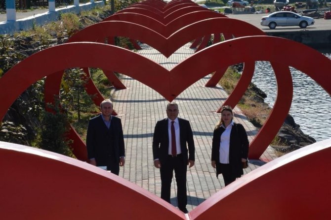Bu Yol Sevgiye Götürüyor
