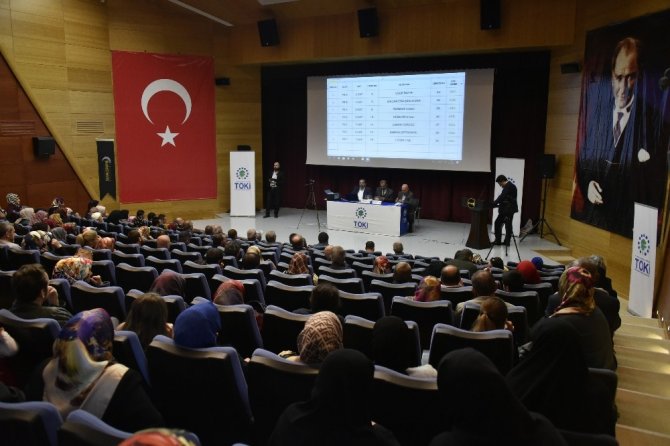 Gümüşhane’de 62 Adet Alt Gelir Grubu Toki Konutları İçin Kura Çekildi