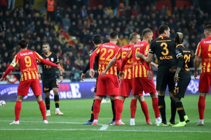 İlk Yarı Galatasaray’ın
