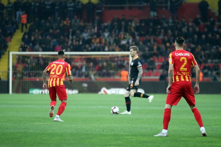 İlk Yarı Galatasaray’ın