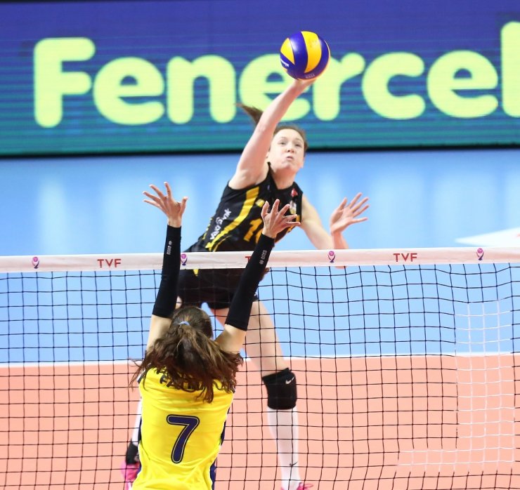 Vakıfbank F.bahçe’yi 3-2’yle Geçti