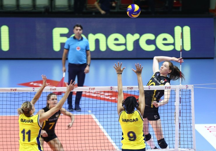 Vakıfbank F.bahçe’yi 3-2’yle Geçti