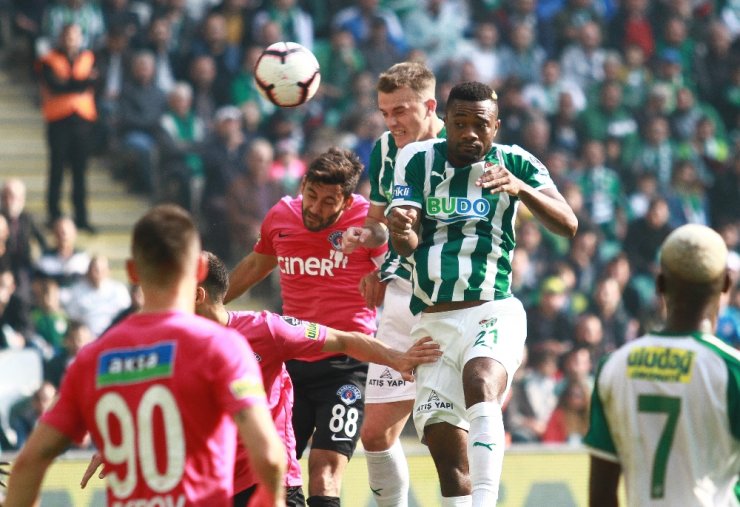 Paşa Timsah’ı Bursa’da Devirdi