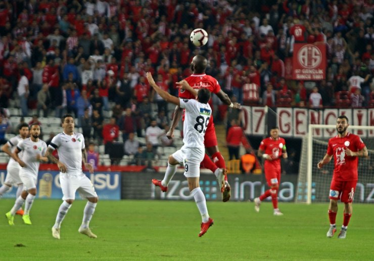 Antalya’da İlk Yarı Gol Yok