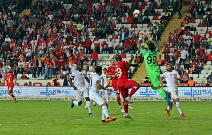 Antalya’da İlk Yarı Gol Yok