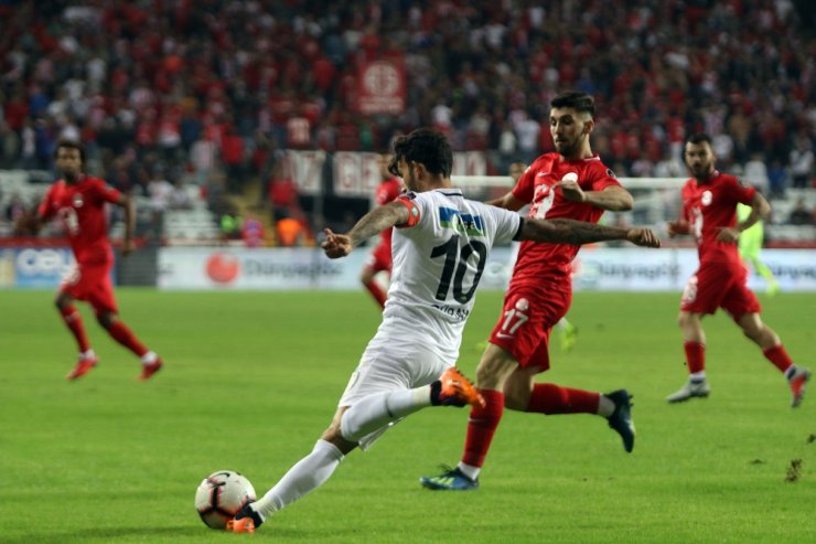 Antalya’da İlk Yarı Gol Yok