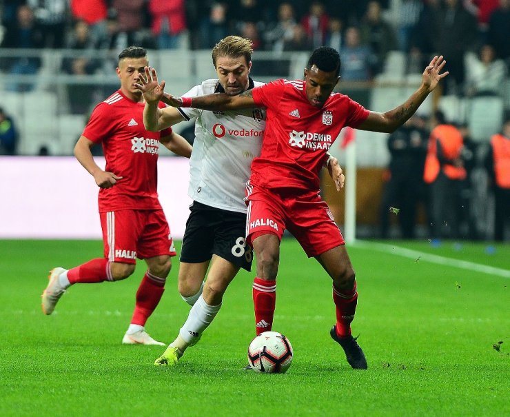 İlk Yarı Karşılıklı Golle Geçildi
