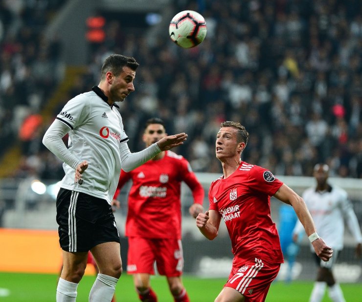 İlk Yarı Karşılıklı Golle Geçildi