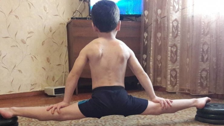 5 Yaşındaki Çocuk 4 Bin 105 Şınav Çekti