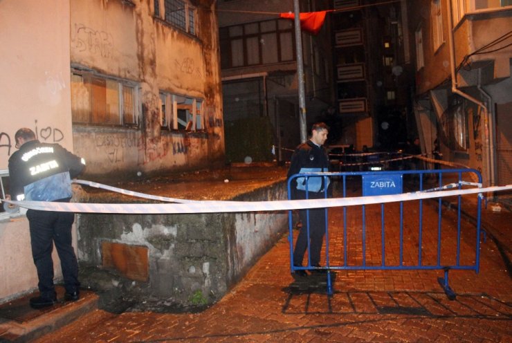 İstanbul’da Çökme Riski Bulunan Bina Boşaltıldı