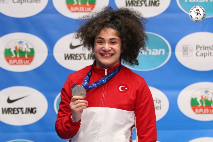Ayşegül Özbeğe Dünya İkincisi