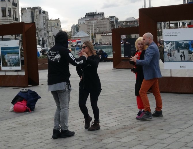 Taksim Metrosunda Dans Rüzgarı