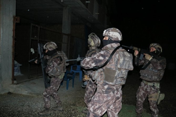 Adana’da Suç Örgütüne Operasyon: 20 Gözaltı