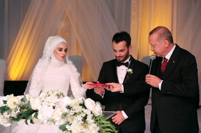 Erdoğan, Fatih Belediye Başkanının Kızının Nikah Şahidi Oldu