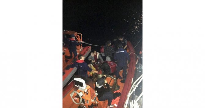 Göçmenlerin Teknesi Battı: 1 Ölü