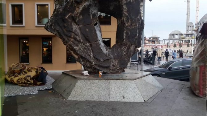 Taksim’in Göbeğinde Yürek Burkan Görüntü