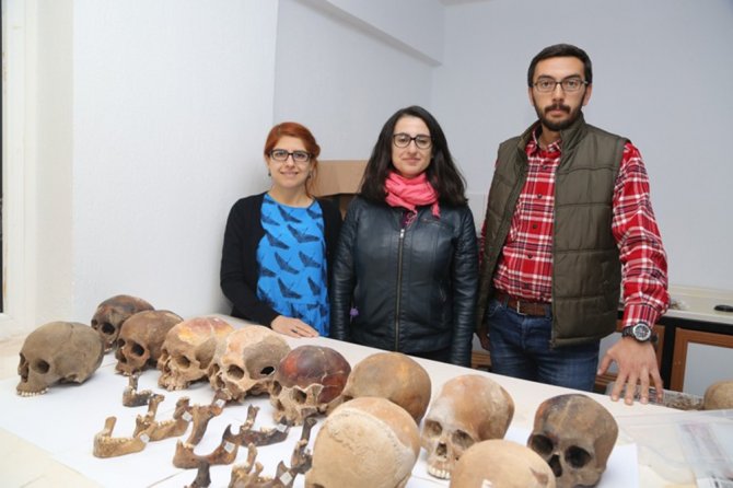 Antalya’da 7 Bin Yıllık Toplu Mezar Kalıntıları Bulundu