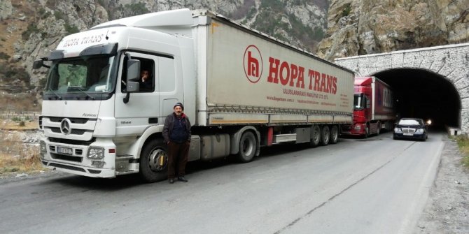 Gürcistan’da Türk Tır Şoförlerinin Çilesi Bitmiyor