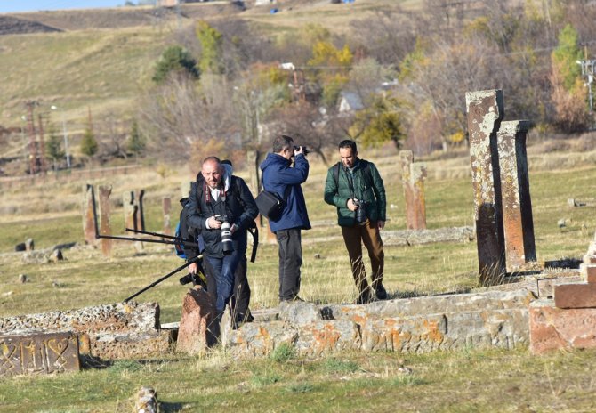 Dünyanın En Büyük Türk-islam Mezarlığına Ziyaretçi Akını
