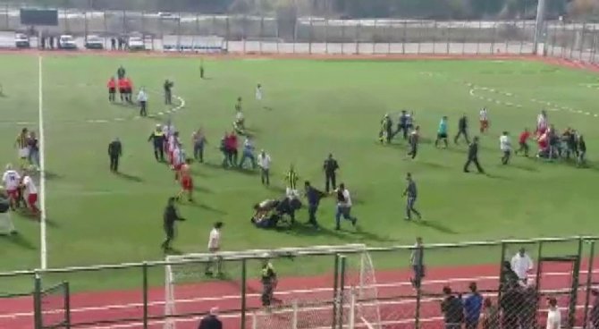 11 Futbolcu Kırmızı Kart Gördü