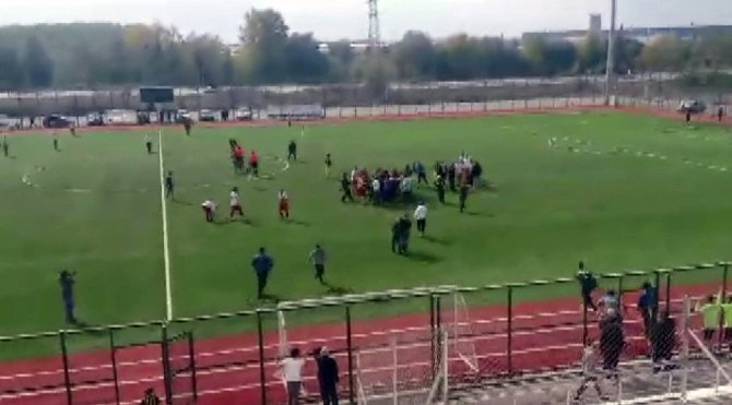 11 Futbolcu Kırmızı Kart Gördü