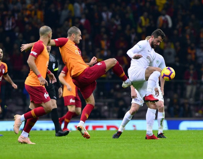 İlk Yarı Sessiz Bitti