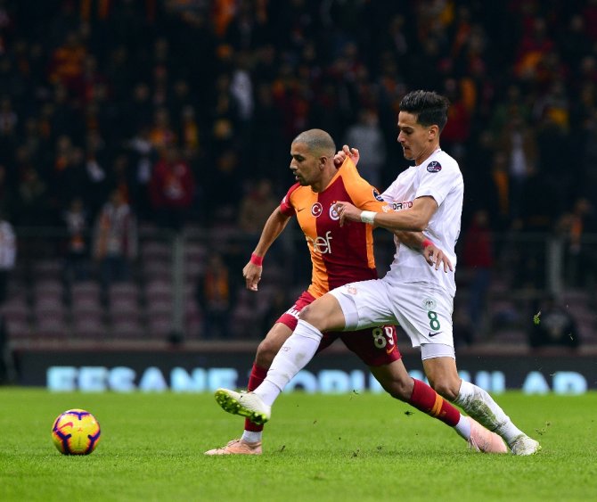İlk Yarı Sessiz Bitti