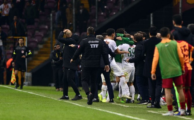 Aslan Derbi Öncesi Yara Aldı