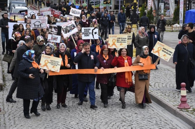 Gümüşhane’de ‘Kadına Şiddet İnsanlığa İhanettir’ Yürüyüşü