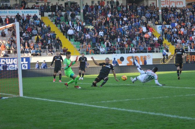 Alanya İlk Yarıyı Önde Geçti