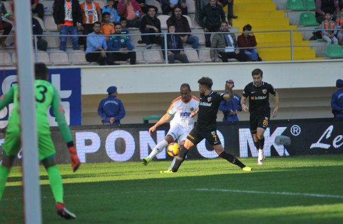 Alanya İlk Yarıyı Önde Geçti