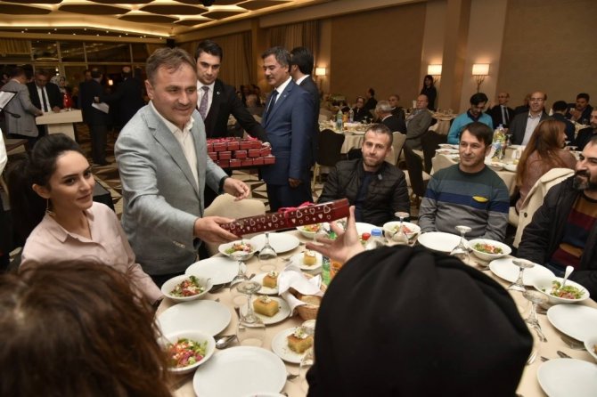 Gümüşhane Protokolü Öğretmenlerle Yemek Programında Bir Araya Geldi